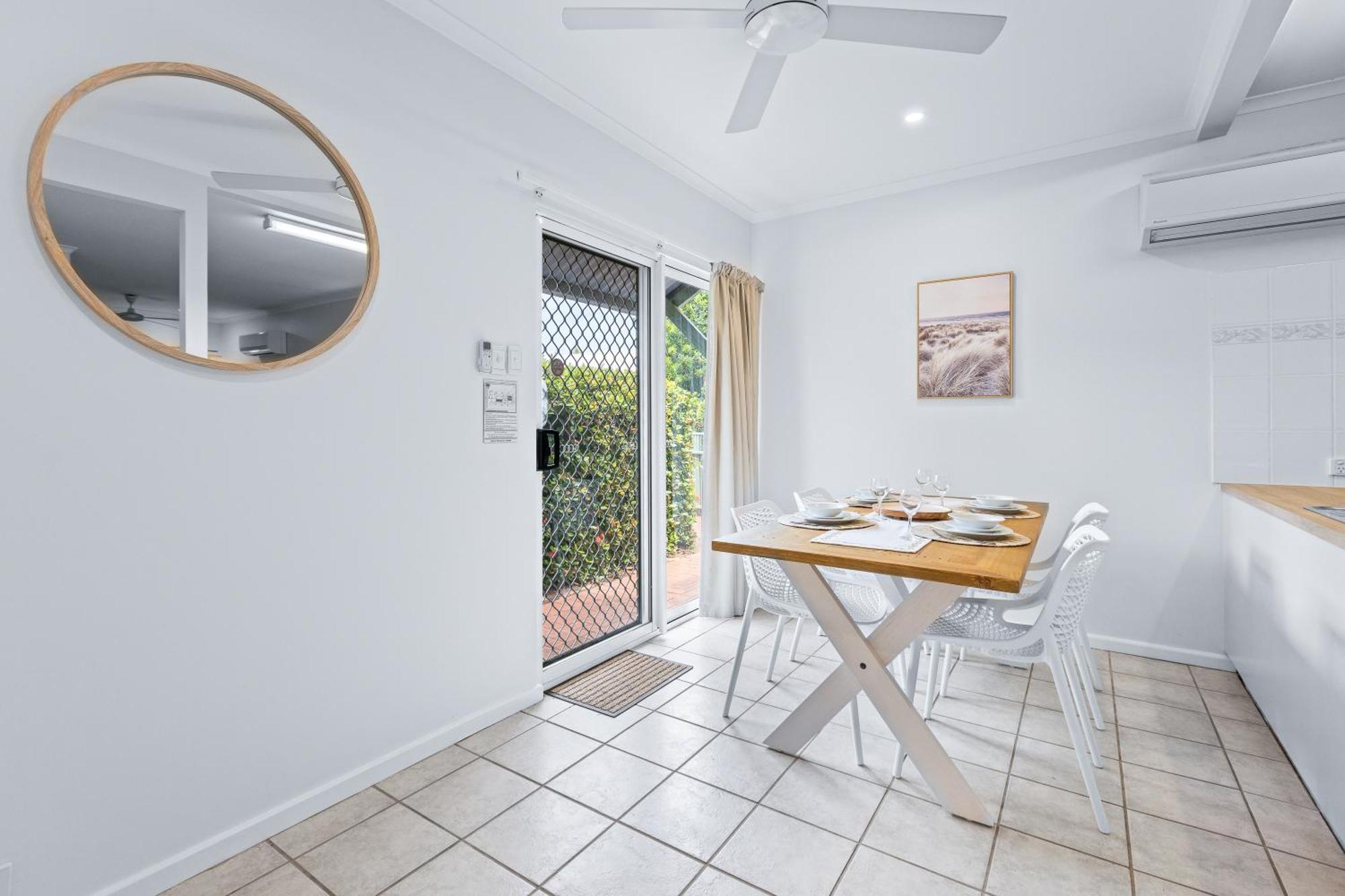 Cable Beachside Villas Broome Exteriör bild